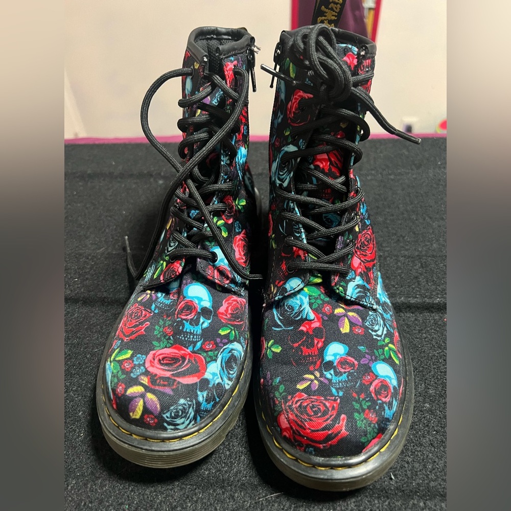 DOC MARTENS